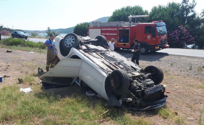 Balıkesir’de otomobil takla attı: 2 yaralı