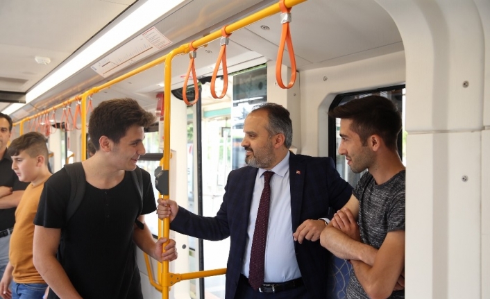 Başkan Aktaş metroya binerek vatandaşları dinledi