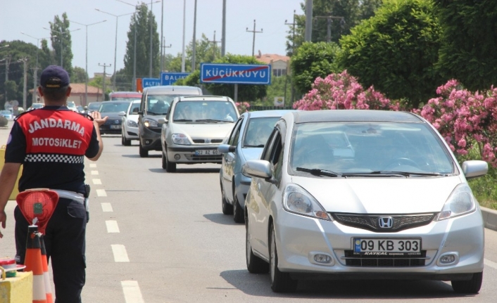 Bayram tatili sonrası Kuzey Ege’de trafik yoğunluğu arttı
