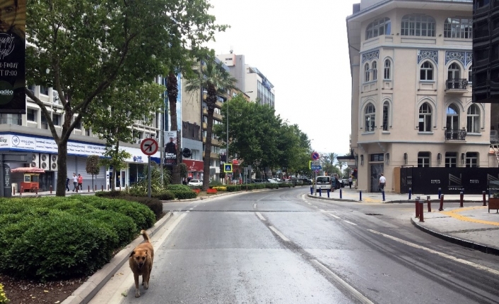 Bayram tatiliyle İzmir’de sokaklar bomboş kaldı