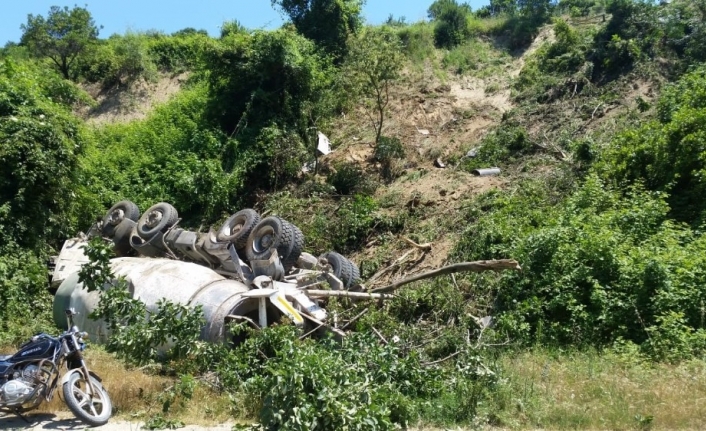 Beton mikseri uçuruma yuvarlandı: 1 kişi yaralandı