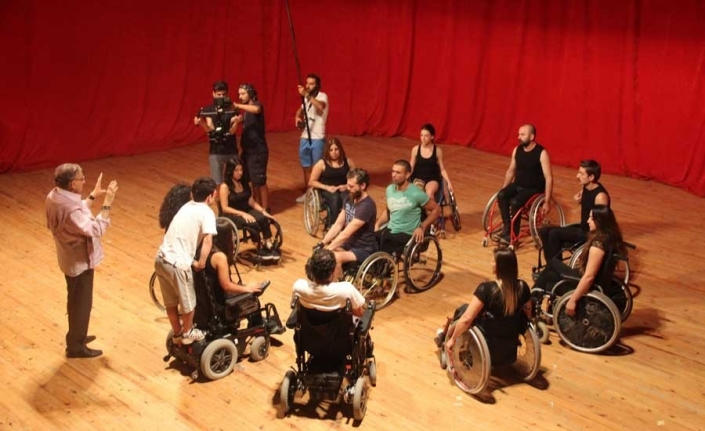 Engellilerin engelsiz filmi ’Adım Adım’ izleyici ile buluşmayı bekliyor