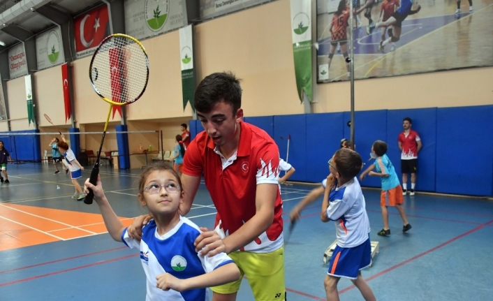 Genç badmintonculara millî destek