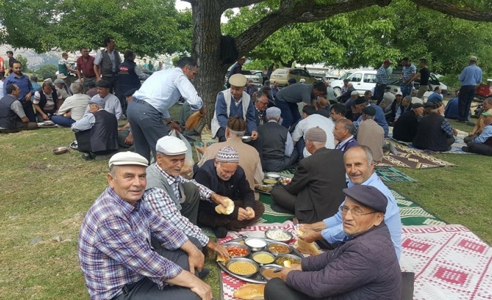 İvrindi’de çiftçi hayrı yüzlerce vatandaşı buluşturdu