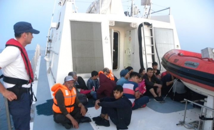 İzmir’de 22’si çocuk 40 göçmen yakalandı