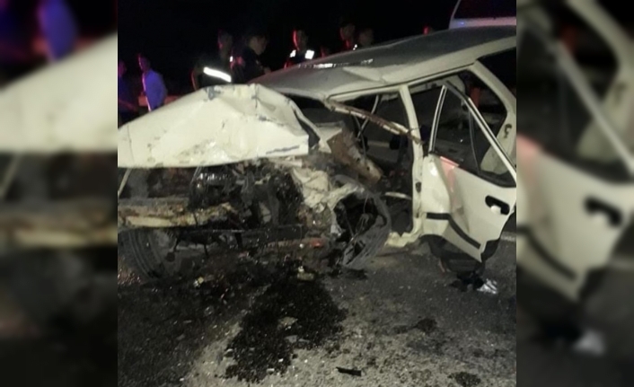 İzmir’de 3 otomobilin karıştığı trafik kazasında 1 kişi öldü, 2 kişi yaralandı