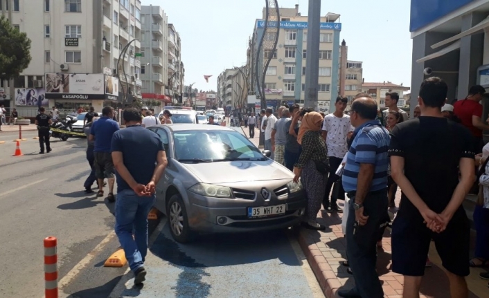 İzmir’de otomobil yayaya çarptı, kadın ağır yaralı