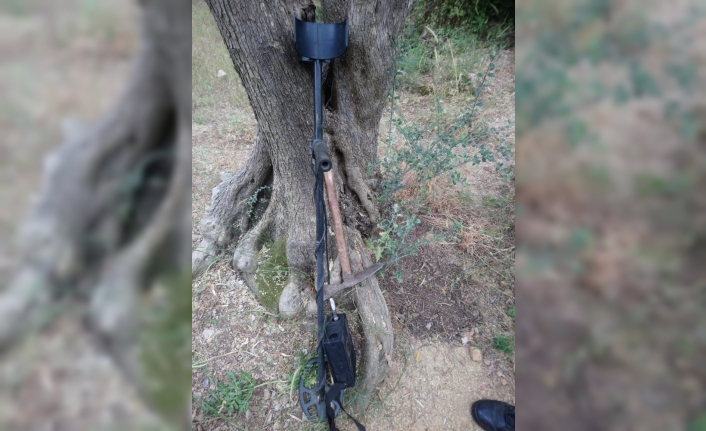 Kaçak kazı yaparken jandarmaya yakalandı