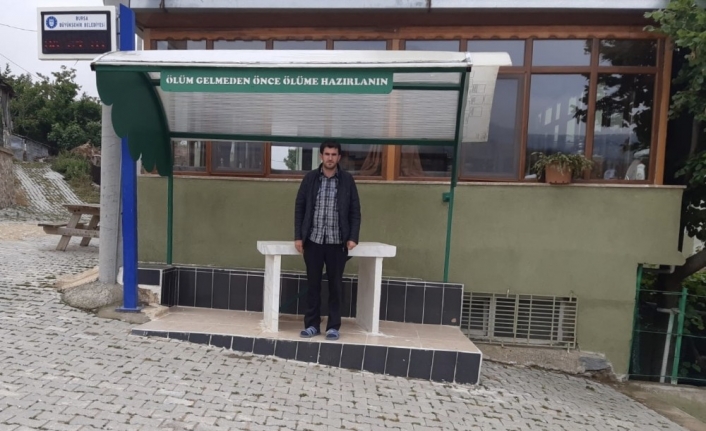 Köy odasını imam inşa etti