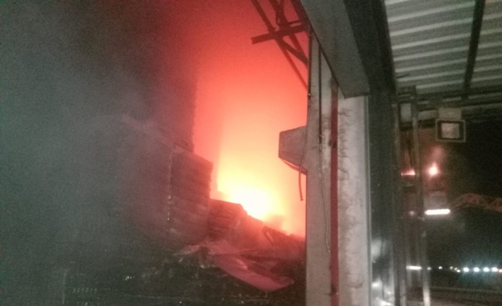 Mobilya fabrikasında korkutan yangın