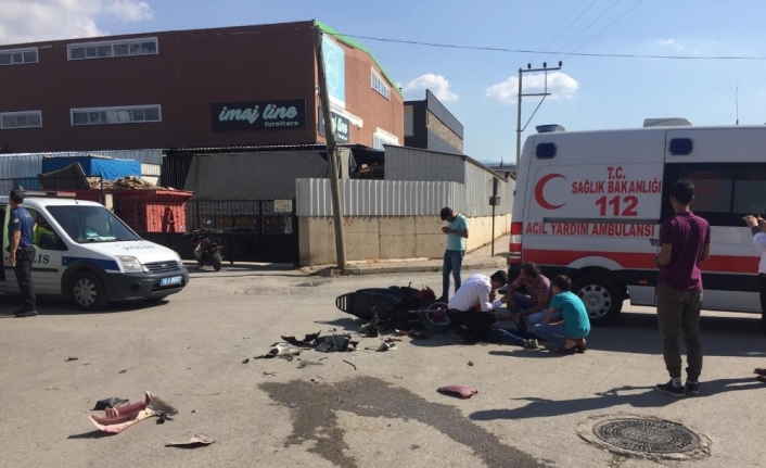 Motosiklet ile minibüs çarpıştı: 1’i ağır 2 yaralı