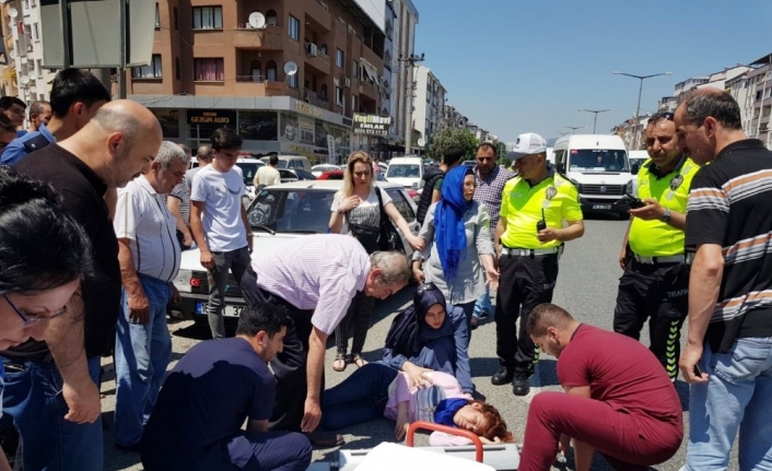 Otomobil çarpması sonucu 2 kadın ağır yaralandı