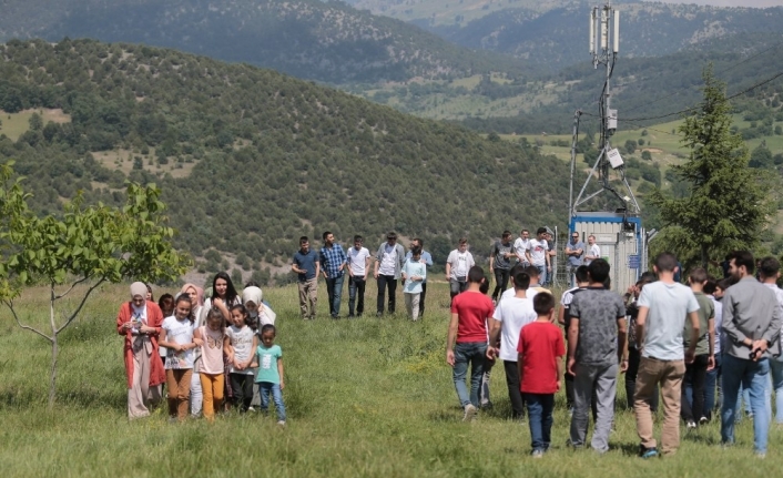 Çöpçatan tepede kısmet aradılar