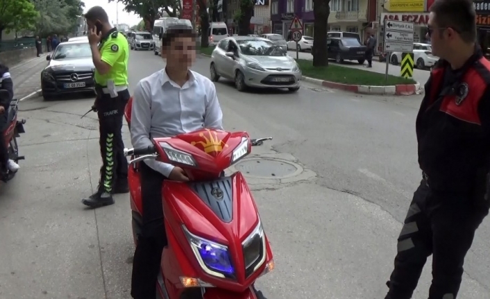 (Özel) Polis çakarlı elektrikli bisiklete ceza
