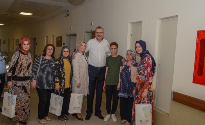 Özkan, ramazan bayramında hastaları unutmadı