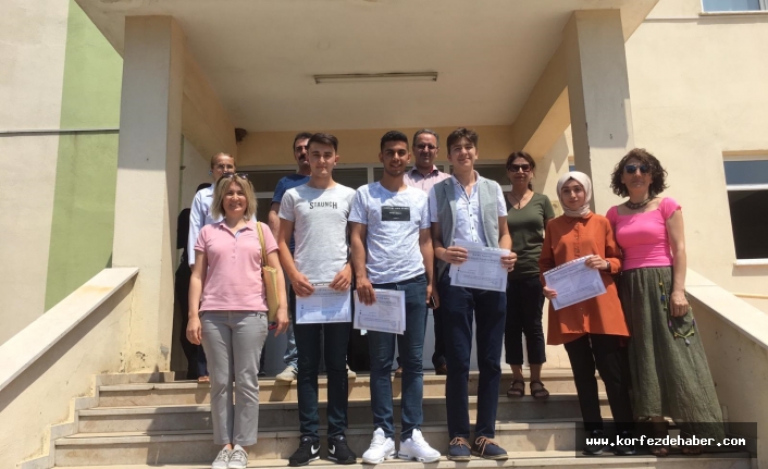 SANİYE HÜSEYİN BALYA MESLEKİ VE TEKNİK ANADOLU LİSESİNDE KARNE SEVİNCİ