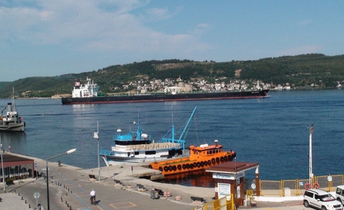300 metrelik dev tanker Çanakkale Boğazı’nı kapattı