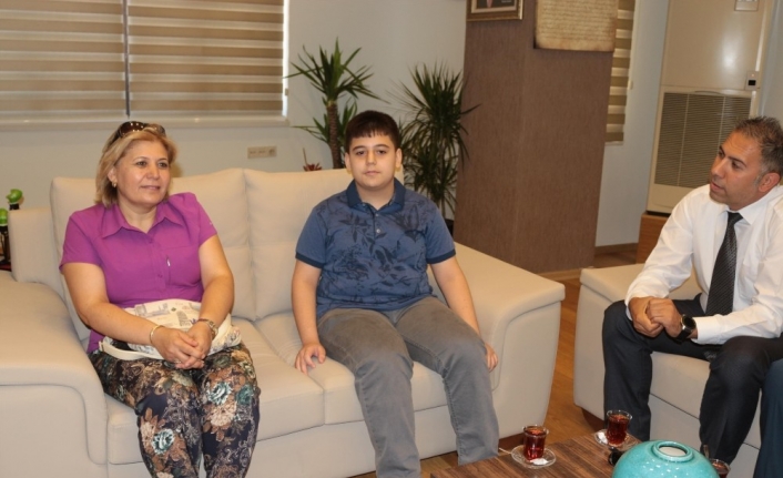 Altıeylül Belediye Başkanı Hasan Avcı LGS birincilerini ödüllendirdi