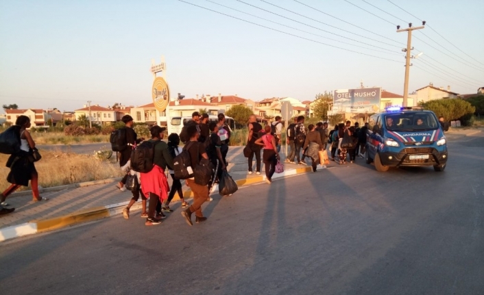Ayvalık’ta 50 Afrikalı mülteci yakalandı