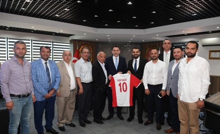 Başkan Yılmaz’a 10 numaralı forma