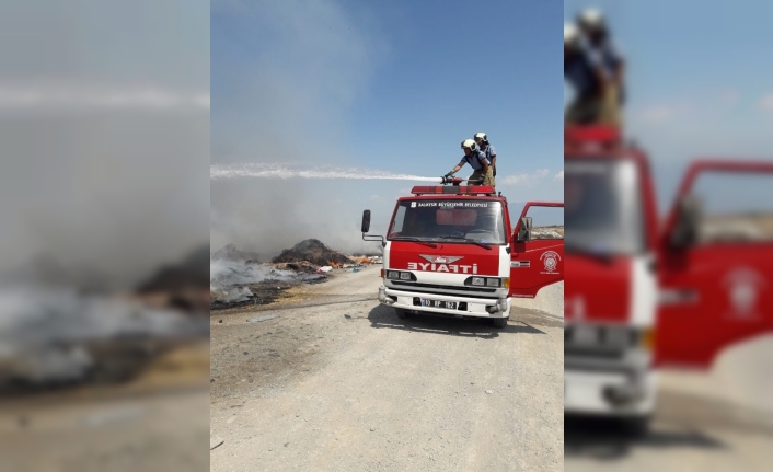 Burhaniye’de çöplük alanda yangın çıktı