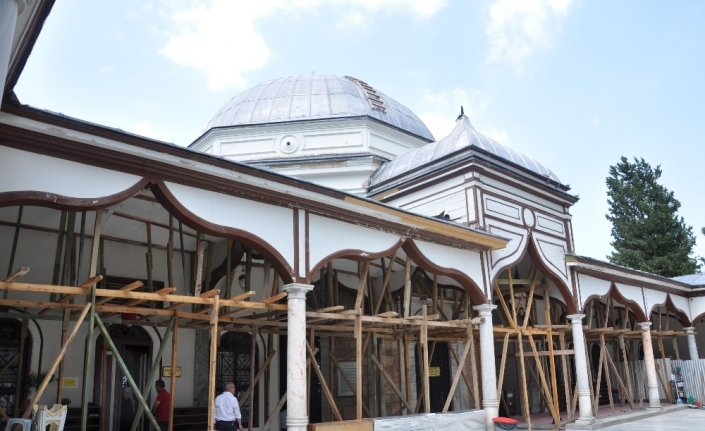 Emir Sultan’da bitmeyen restorasyon çilesi