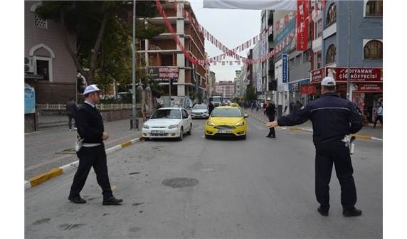 Hız yapan sürücüler radara yakalandı