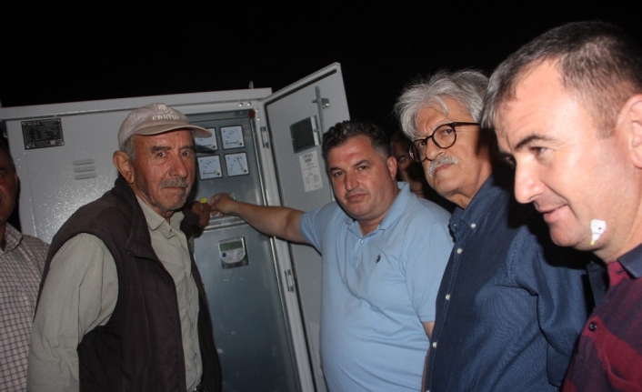 İzmir’in o mahallesinde yıllar sonra elektrik sevinci