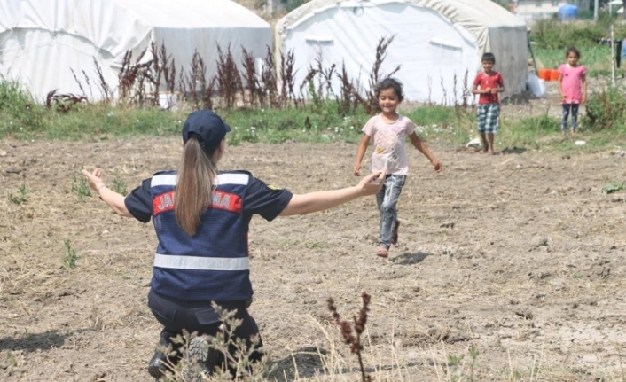 Jandarmadan mevsimlik işçilere şefkat eli