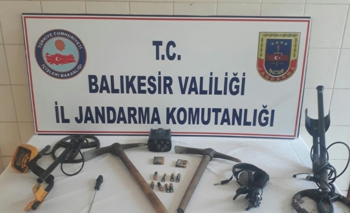 Kaçak Kazı yapan definecilere suçüstü
