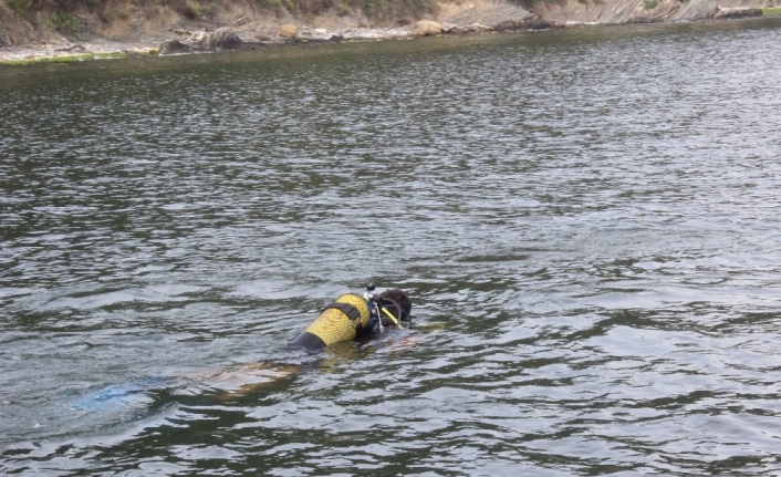 Arızalanan tekneden denize atlayan adam 28 gündür kayıp