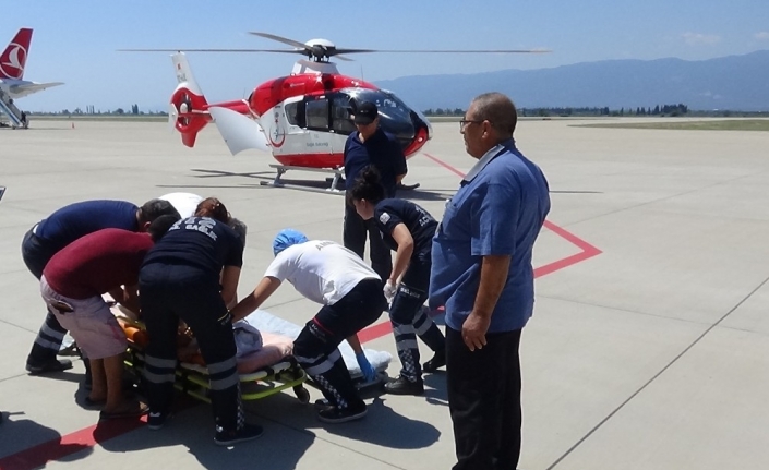 Kaynayan salça kazanına düşen bebek ambulans helikopter ile Ankara’ya sevk edildi