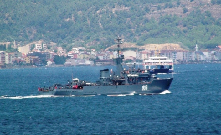 Rus donanmasına ait savaş gemisi Çanakkale’den geçti