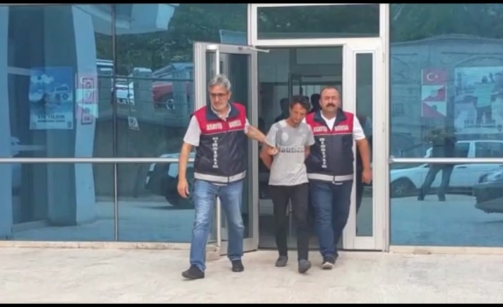 Tamirciye girip araba anahtarı çalan hırsız yakalandı