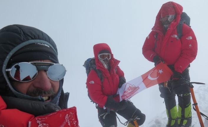 Türk Dağcılar 8058 metrelik Gasherbrum 1 Dağı’nın Zirvesi’nde bayrağımızı  dalgalandırdı
