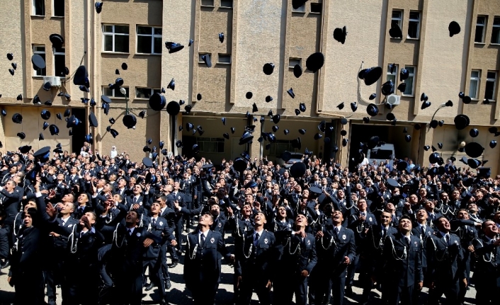 415 polis mesleğe adım attı