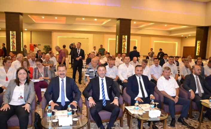 Ak Partili Yılmaz, CHP’li Başkanı yanına alıp, kendi telefonundan vatandaşları aradı