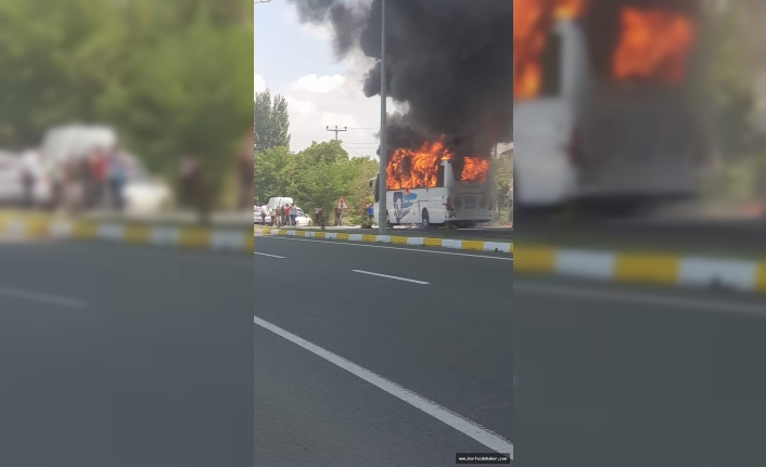 Balıkesir’de yolcu otobüsü böyle yandı