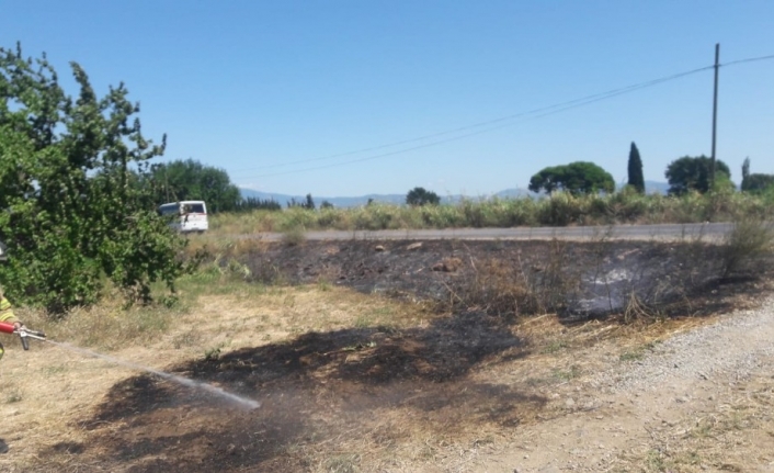 Burhaniye’de iki ot yangını birden çıktı