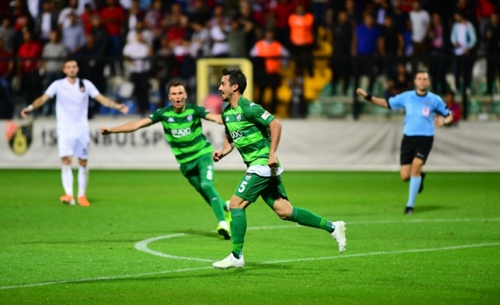 Bursaspor taraftarının karşısına çıkıyor