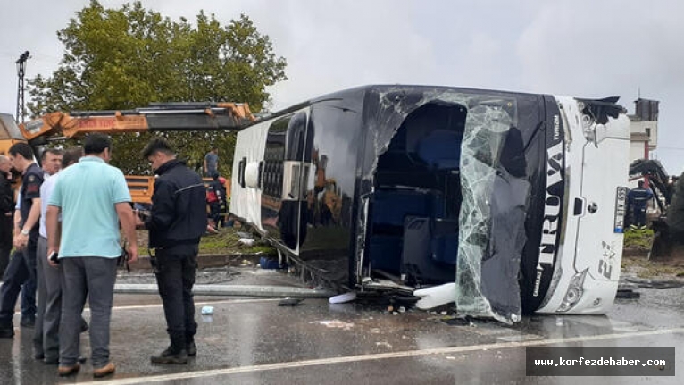 Çanakkale’de otobüs devrildi