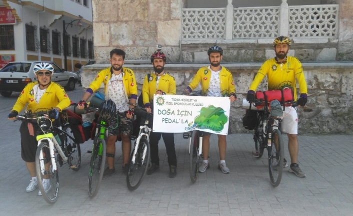 Diyarbakırlı bisikletçiler doğa için pedallıyor