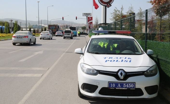 Hız yapan sürücüler radara yakalandı