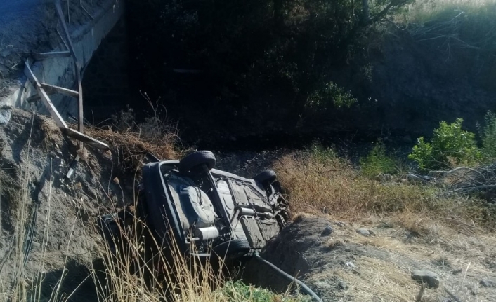 İzmir ‘de Otomobil Köprüden Uçtu: 2 Yaralı