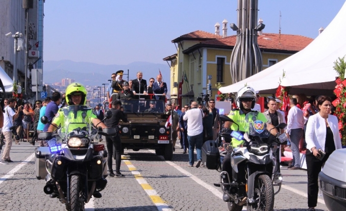 İzmir’de 30 Ağustos coşkuyla kutlandı