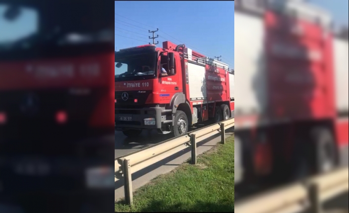 Minibüs seyir halindeyken alev aldı