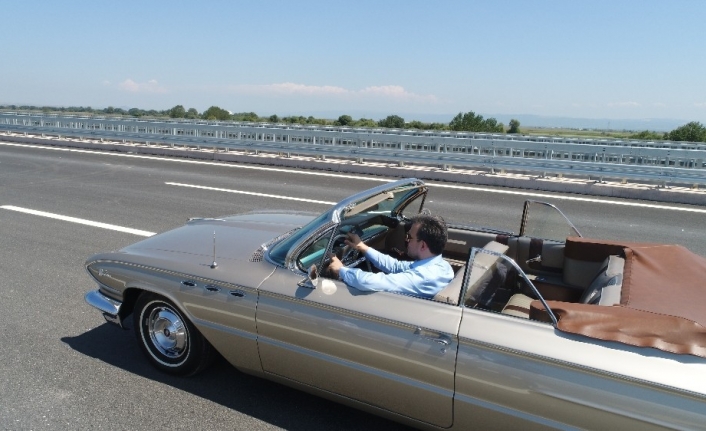 Dev projede son 72 saat...Yeni yolu 56 yıllık klasik otosuyla test etti