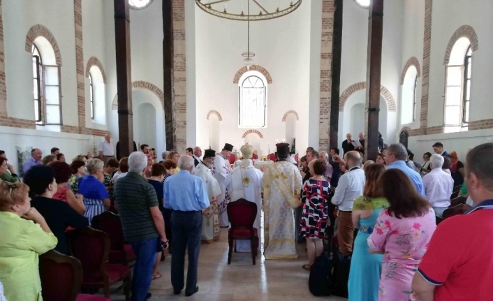 Rumlar Gölyazı’da âyin yaptı
