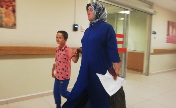 Yanıcı maddeyle oynarken yüzünden yaralandı