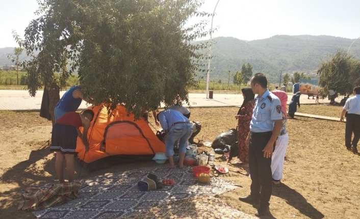 Zabıtadan sahildeki çadırlara müdahale